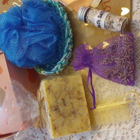 Hand Crafted | Bath & Body | Soap Gift Set With Crochet Soap Coaster ...